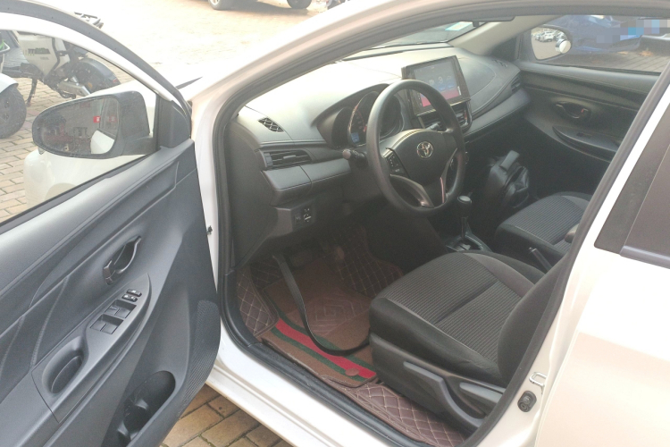 丰田 威驰FS 2021款 1.5L CVT锋驰版中控内饰20