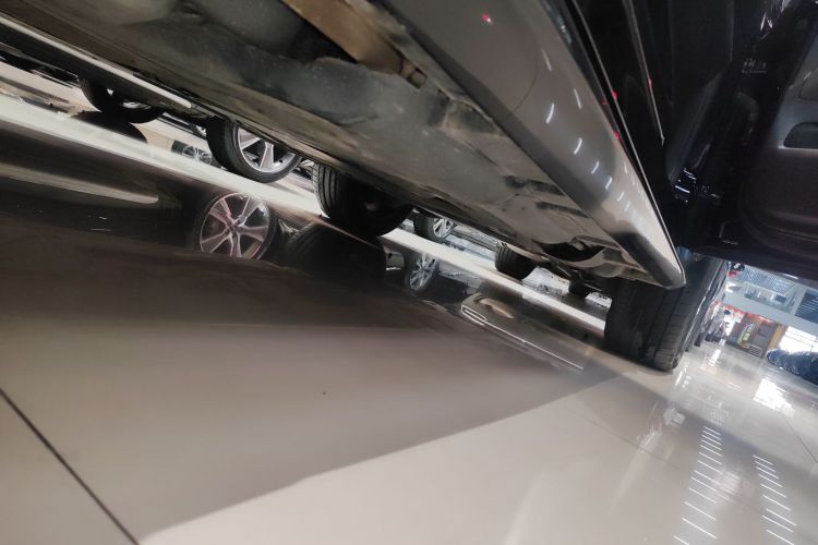 奔驰GLE 2021款 GLE 450 4MATIC 时尚型局部细节9001