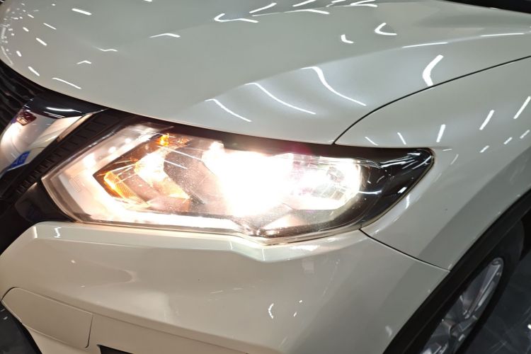 日产 奇骏 2019款 2.0L CVT舒适版 2WD局部细节36