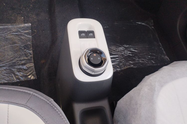 吉利银河 2025款 210km 熊猫卡丁中控内饰18