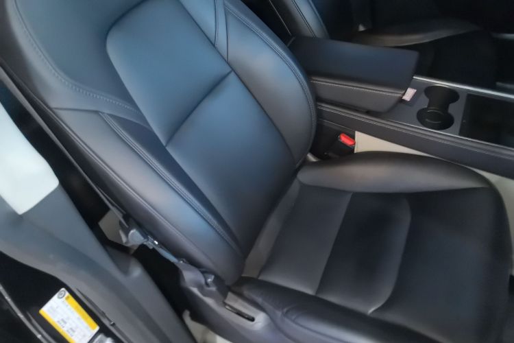 特斯拉 Model Y 2022款 后轮驱动版局部细节41