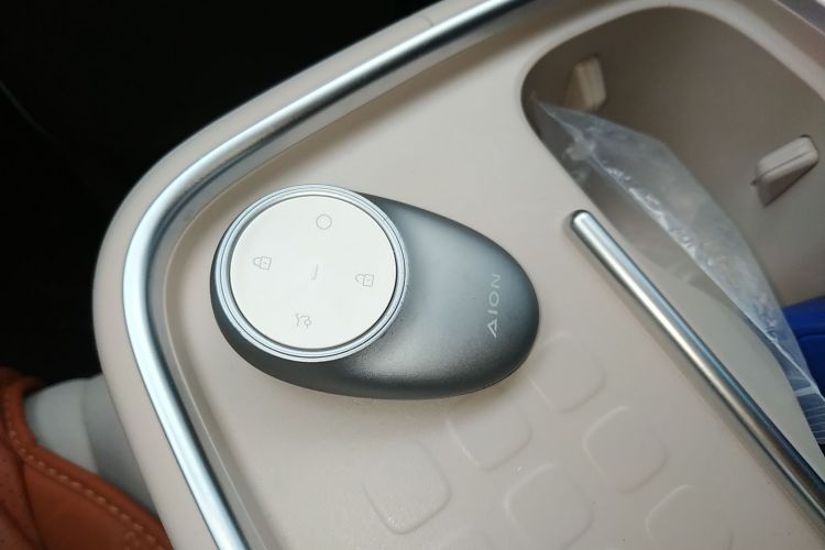 埃安 AION UT 2025款 330星辉版中控内饰7001