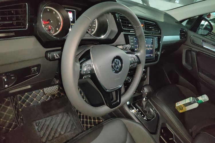 大众 途观L 2018款 330TSI 自动两驱豪华版中控内饰13