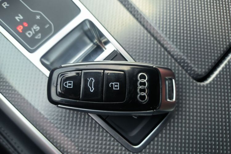 奥迪A6L 2021款 40 TFSI 豪华动感型中控内饰7001