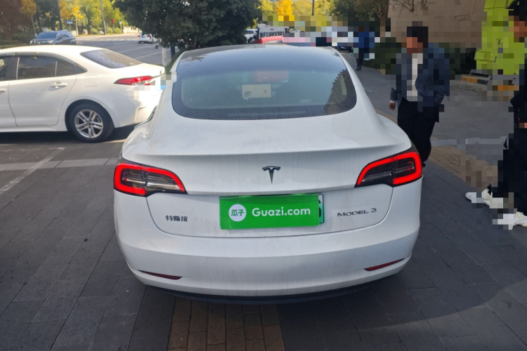 特斯拉 Model 3 2022款 后轮驱动版车身外观6