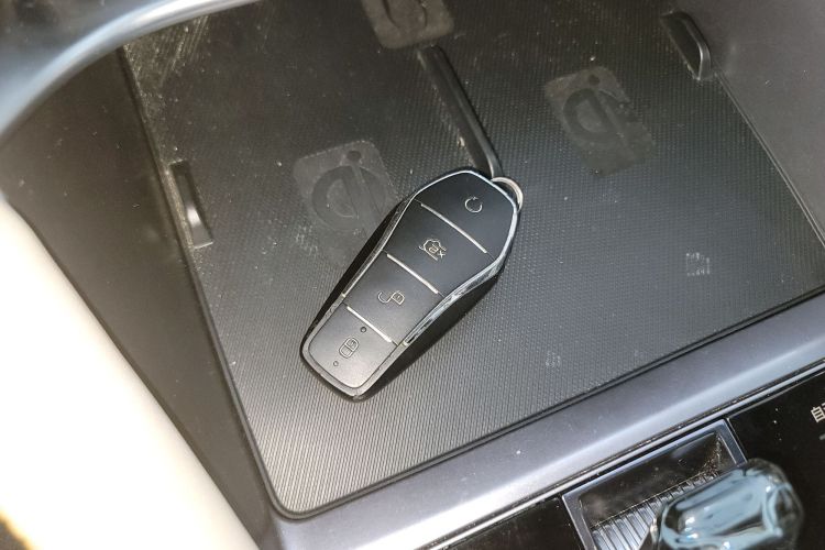 比亚迪 宋PLUS新能源 2023款 冠军版 EV 605KM 旗舰PLUS中控内饰11