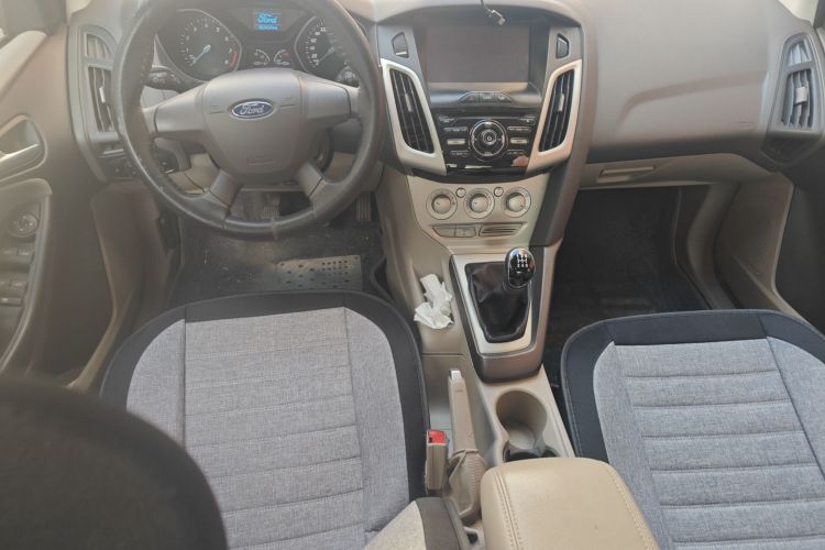 福特 福克斯 2012款 三厢 1.6L 手动舒适型中控内饰12