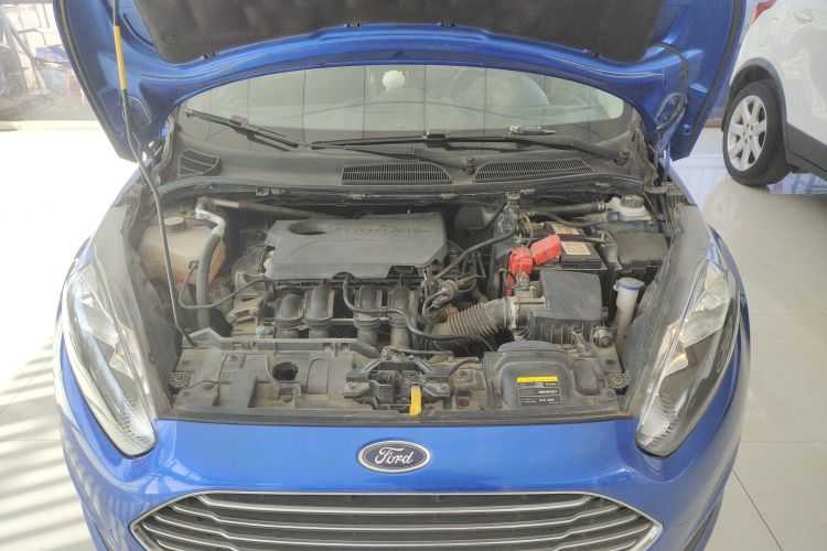 福特 嘉年华 2013款 两厢 1.5L 手动风尚型机舱底盘24