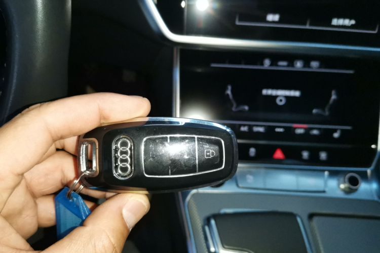 奥迪A6L 2024款 45 TFSI 臻选动感型中控内饰7001