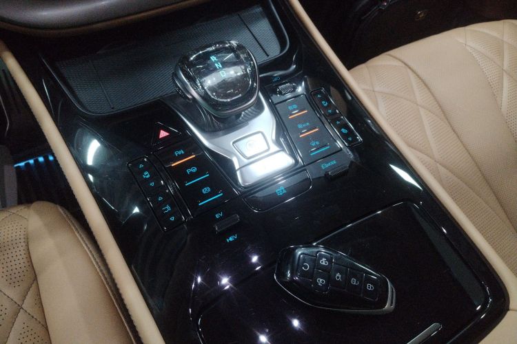 腾势D9 2025款 DM-i 智驾版 1020 四驱旗舰型局部细节18