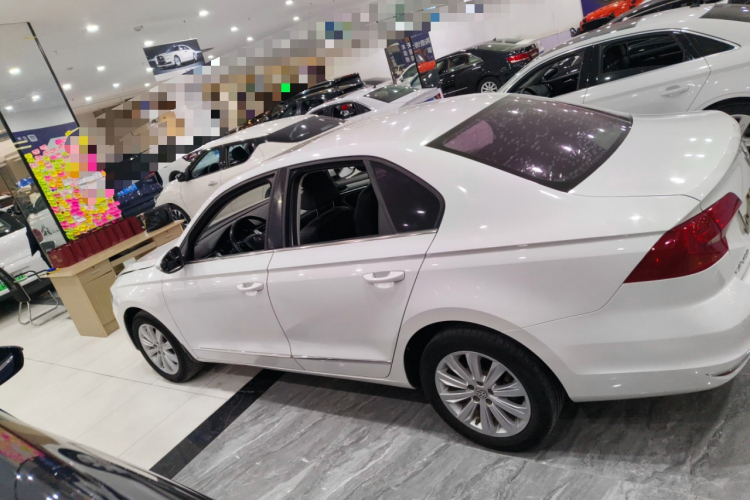 大众 宝来 2017款 1.6L 自动舒适型车身外观4