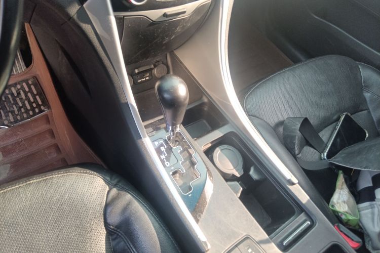 现代 索纳塔 2015款 经典 2.0L 自动豪华版局部细节18