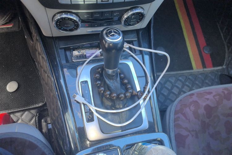 奔驰C级 2011款 C 200 CGI 时尚型中控内饰18