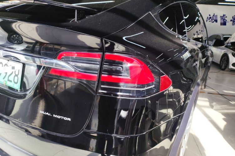 特斯拉 Model X 2019款 长续航版车身外观9