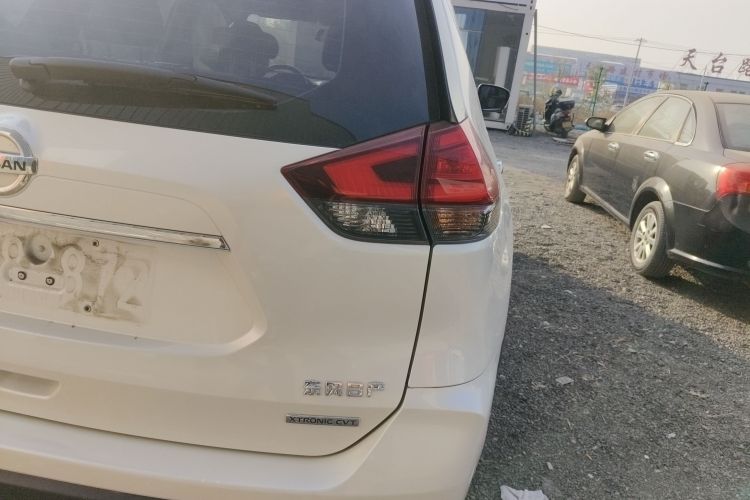 日产 奇骏 2019款 2.5L CVT智联豪华版 4WD车身外观9