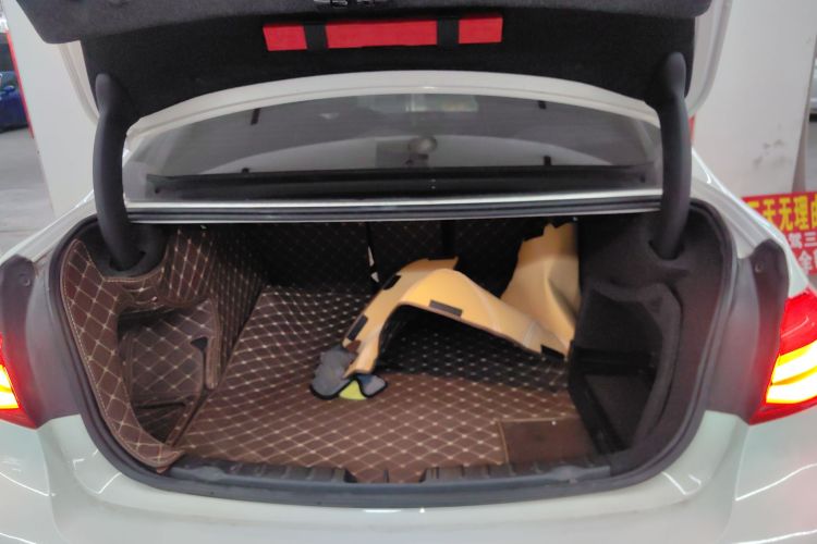 宝马3系 2018款 320Li 领先型M运动套装机舱底盘23