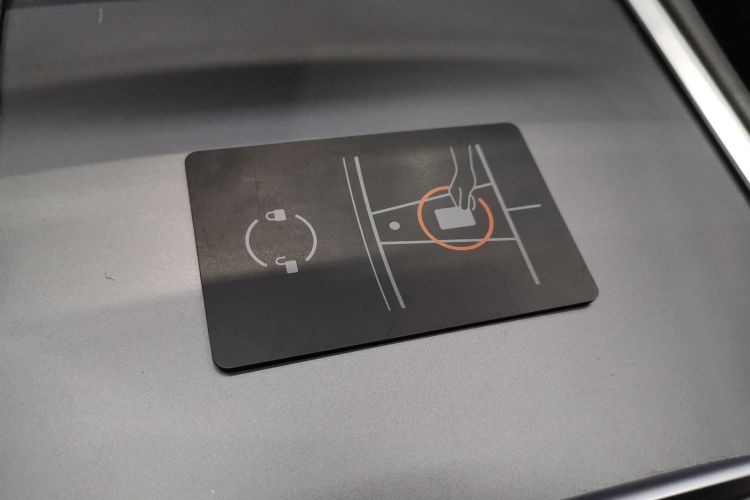 特斯拉 Model Y 2021款 长续航全轮驱动版中控内饰11