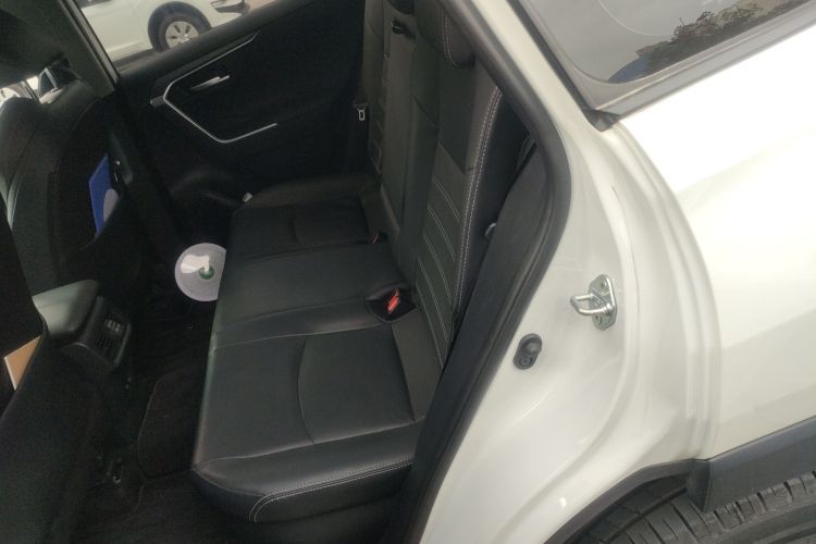 丰田 威兰达 2023款 双擎 2.5L E-CVT两驱豪华PLUS版中控内饰21