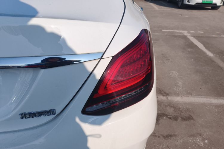 奔驰C级 2020款 改款 C 260 L 运动版车身外观9