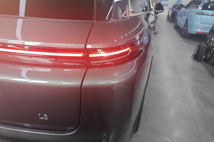 理想汽车 理想L8 2023款 Air车身外观9