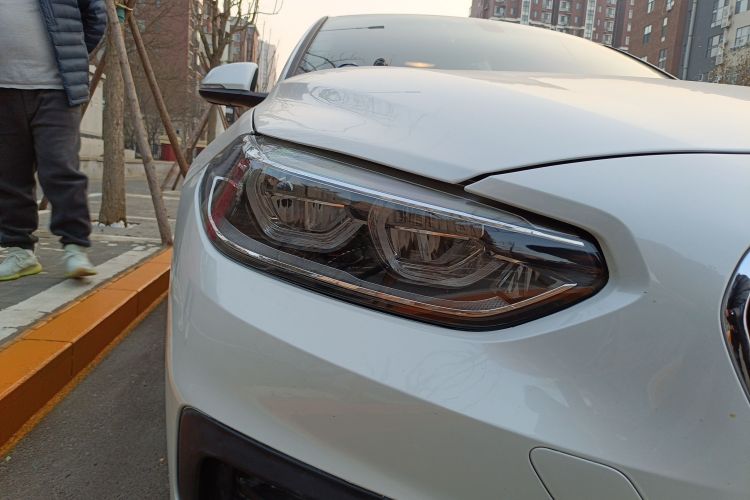 宝马1系 2020款 120i 时尚型车身外观8