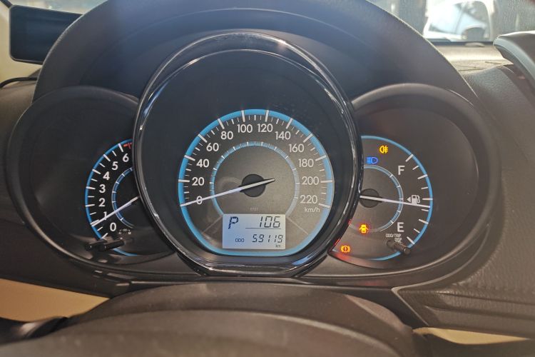 丰田 威驰 2014款 1.5L 自动智臻版中控内饰14