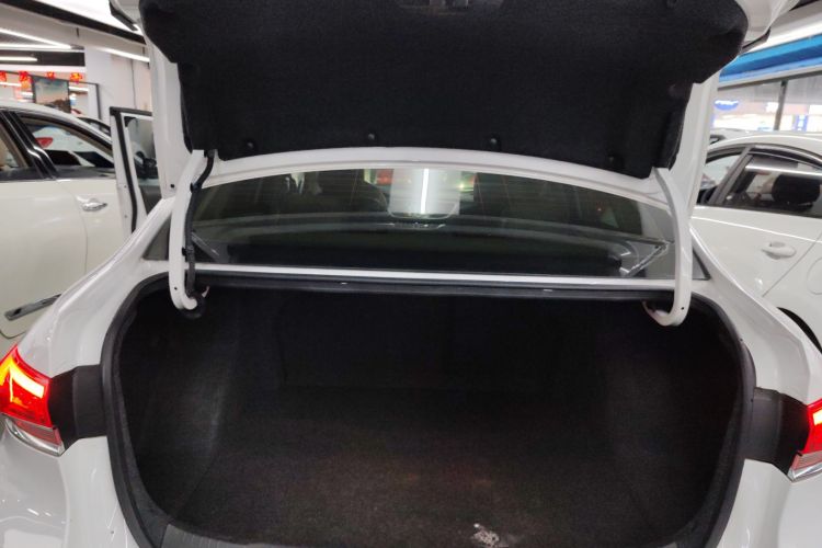 别克 英朗 2019款 18T 自动互联精英型 国VI机舱底盘23