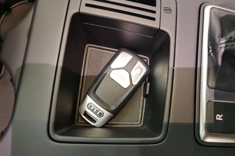 奥迪A4L 2023款 40 TFSI 时尚动感型中控内饰11