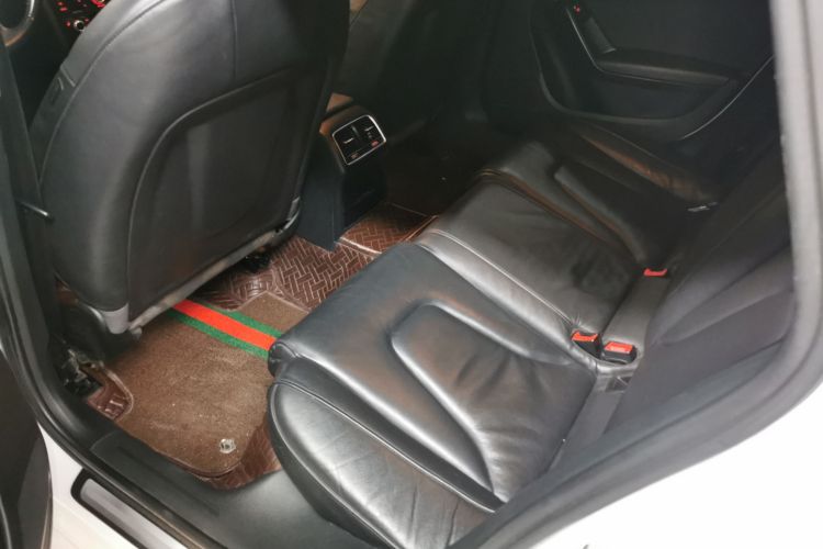 奥迪A4L 2015款 35 TFSI 自动舒适型中控内饰21