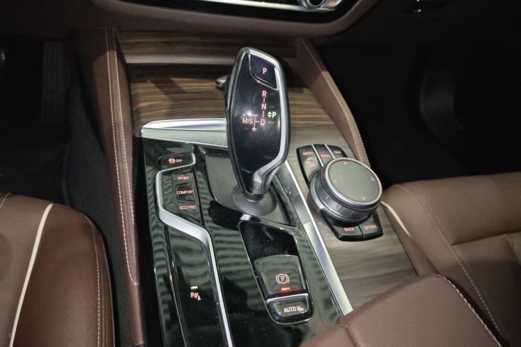 宝马5系 2021款 530Li 领先型 豪华套装中控内饰18