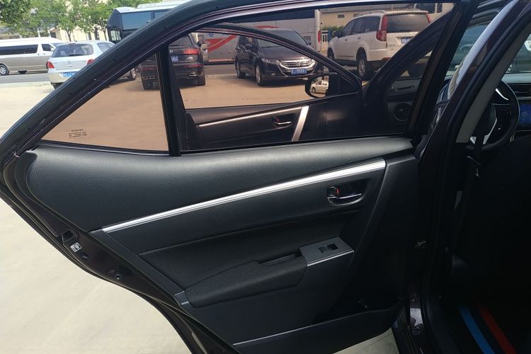 丰田 雷凌 2017款 改款双擎 1.8H GS E-CVT精英天窗版 国V中控内饰49