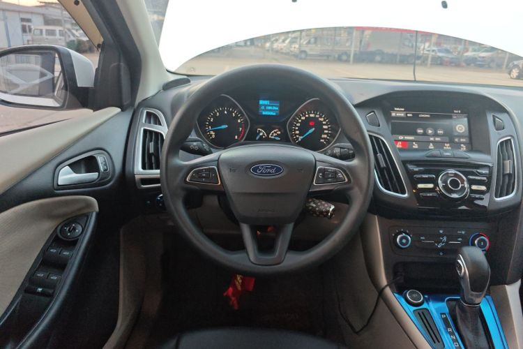 福特 福克斯 2018款 三厢经典 1.6L 自动舒适型智行版中控内饰13