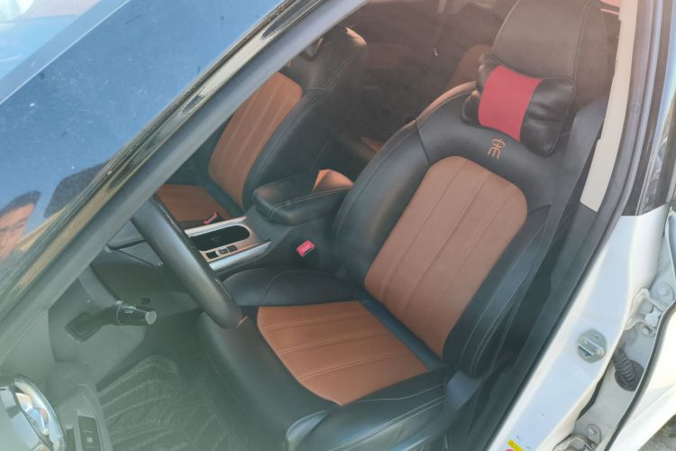 比亚迪 宋 2016款 2.0TID 自动尊贵型中控内饰19