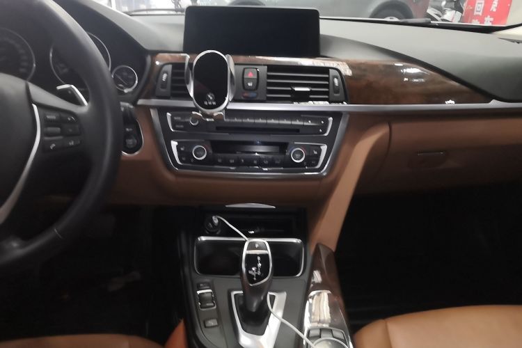 宝马3系 2014款 320Li 豪华设计套装中控内饰16