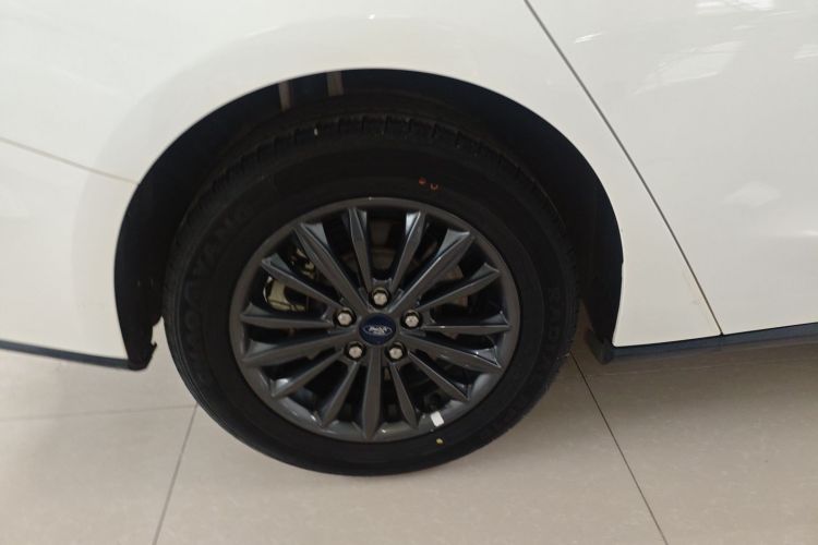 福特 福克斯 2022款 三厢 EcoBoost 180 自动竞速版车身外观56