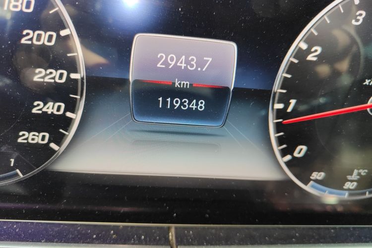 奔驰E级 2018款 改款 E 300 L 豪华型中控内饰15