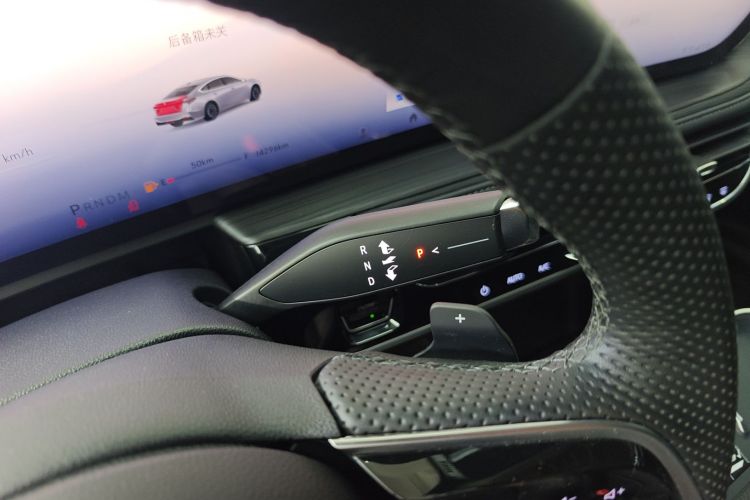 别克 君越 2024款 28T 越尊版中控内饰18