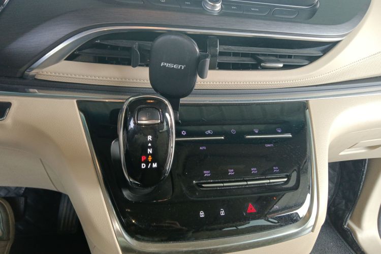 别克GL8 2023款 改款 陆上公务舱 豪华型中控内饰16