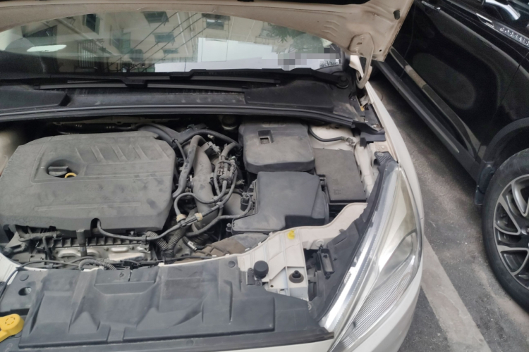 福特 福克斯 2015款 三厢 EcoBoost 180 自动旗舰型局部细节9007