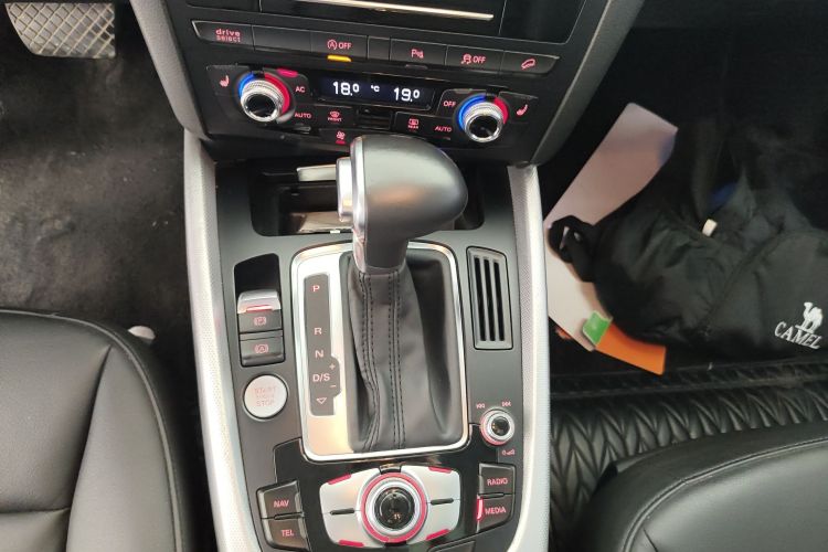 奥迪Q5(进口) 2013款 45 TFSI quattro 运动型局部细节18