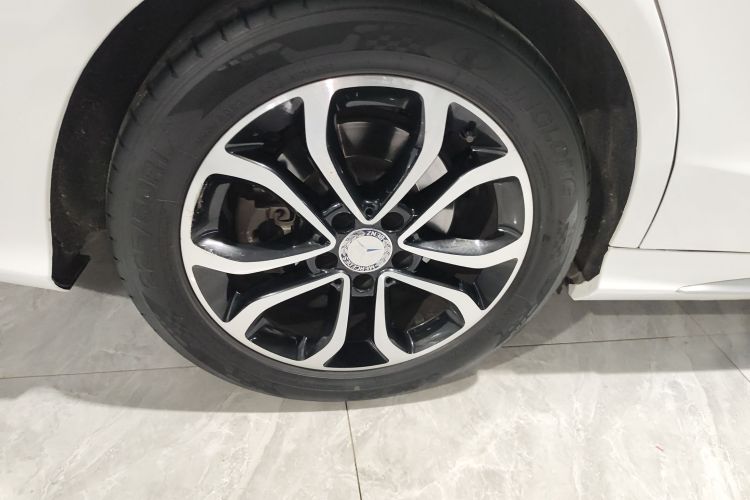 奔驰C级 2015款 改款 C 200 L 运动型车身外观6008