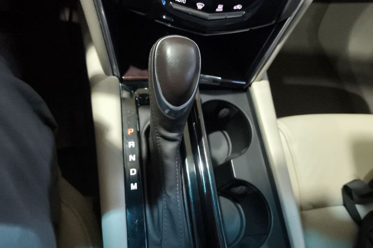 凯迪拉克XTS 2014款 28T 舒适型中控内饰18