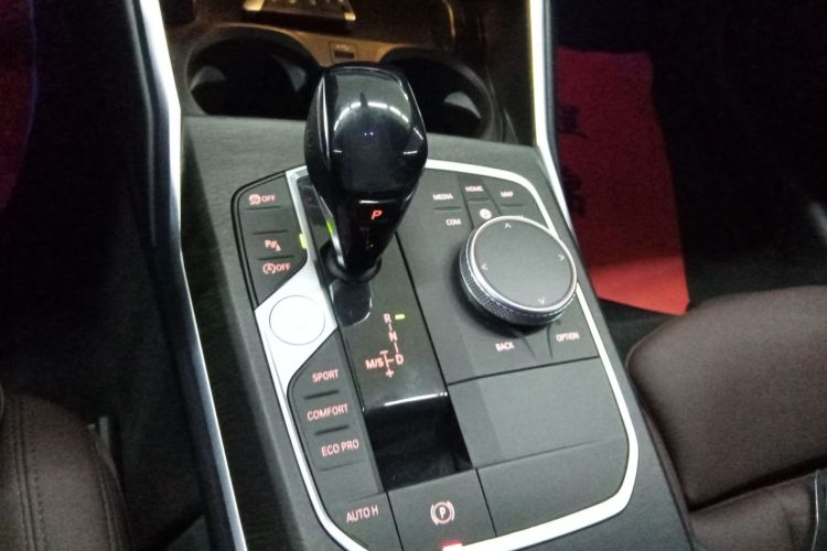 宝马3系 2020款 改款 325i M运动套装局部细节18