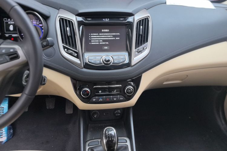 长安 逸动 2016款 1.6L 手动风尚型中控内饰16