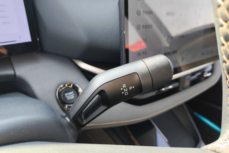 领克06 EM-P 2025款 EM-P 126长续航Halo中控内饰18