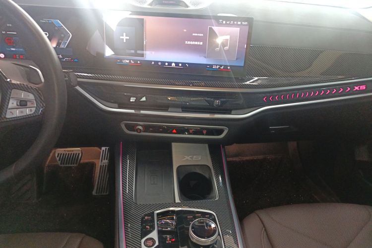 宝马X5 2023款 xDrive 30Li 尊享型M运动曜夜套装中控内饰16