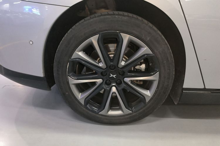 小鹏P7 2022款 480E车身外观6008