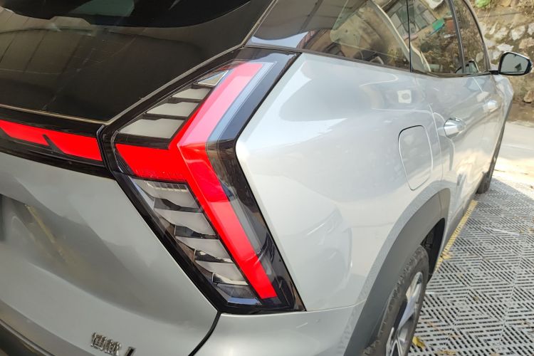 吉利汽车 博越L 2023款 1.5TD DCT尊贵型车身外观9