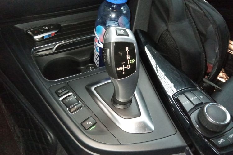 宝马3系 2017款 318Li 时尚型局部细节18