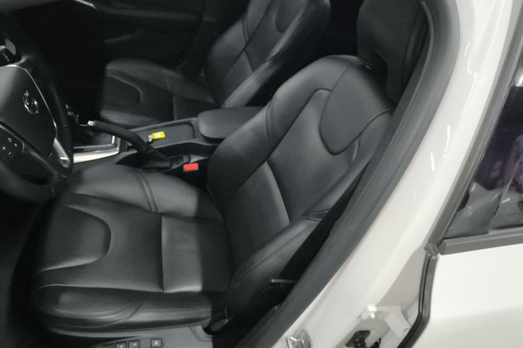 沃尔沃V40 2019款 T3 智逸版局部细节19